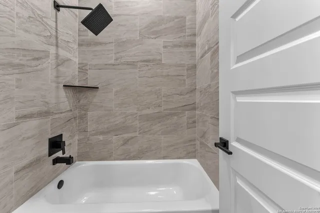 $1,700 | 110 Webb, Unit 201, San Antonio, TX 78223