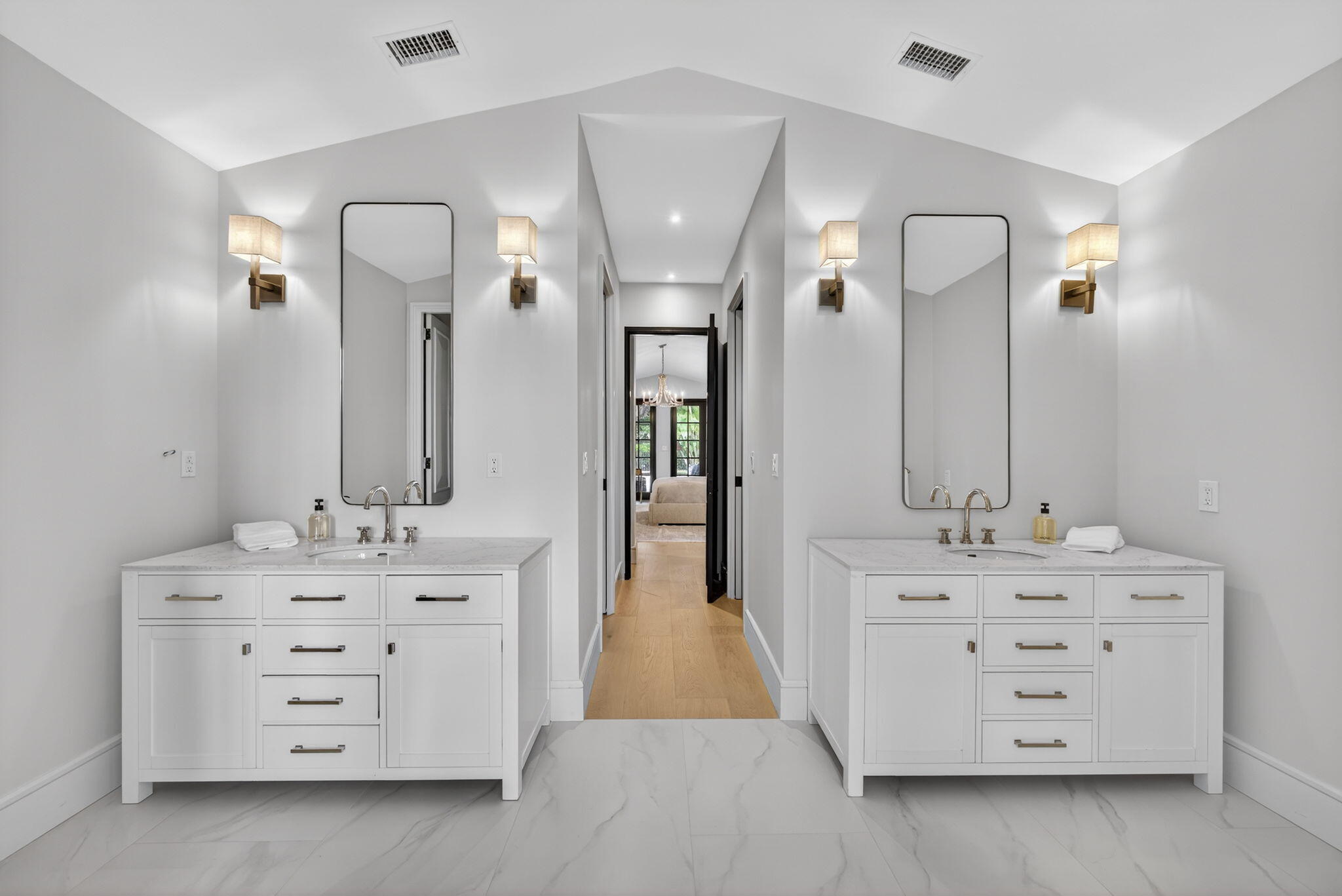 17 Carrick Road Palm Beach Gardens, FL 33418 - Photo 24 of 54 Primary Bathroom