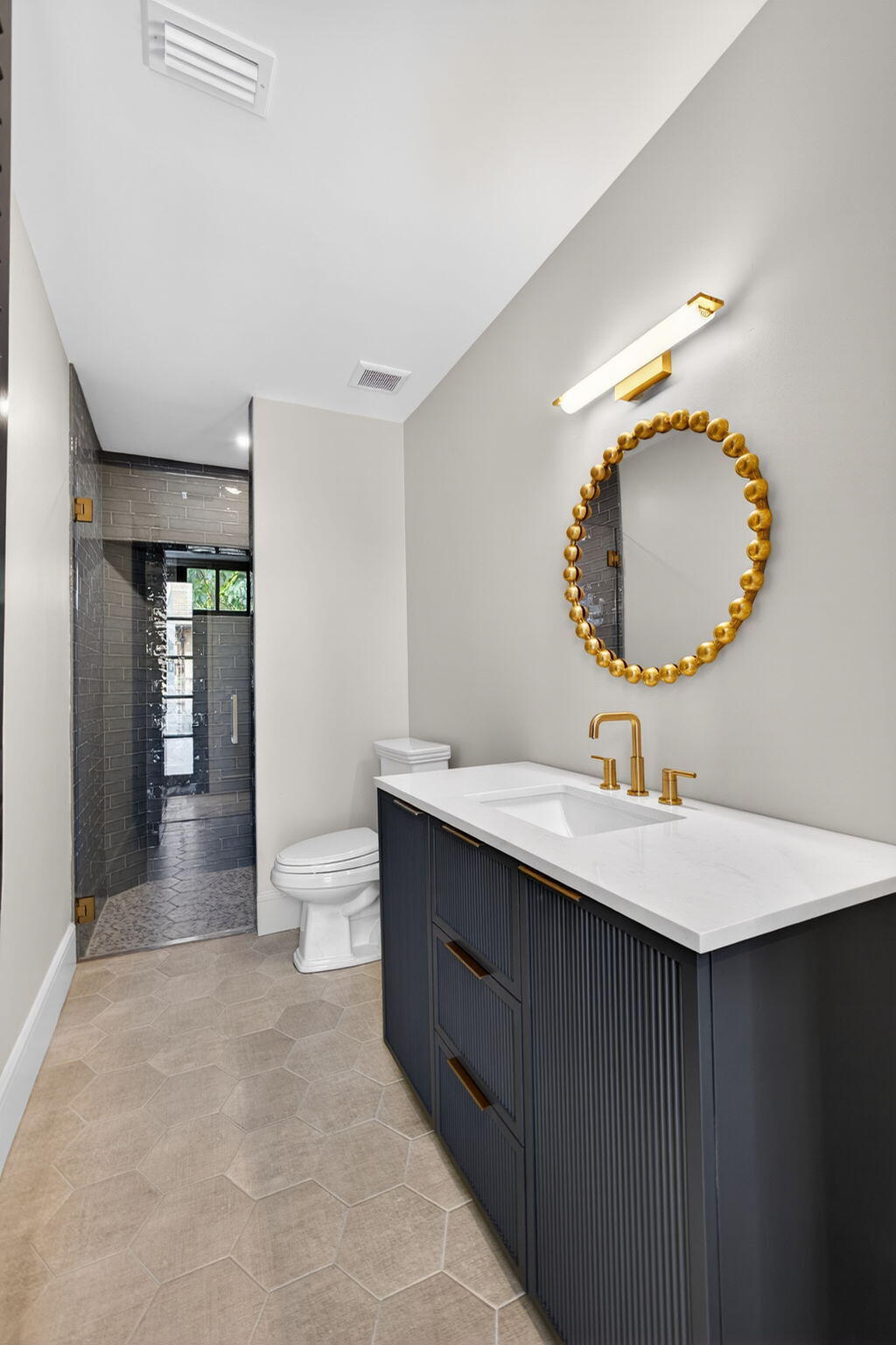 17 Carrick Road Palm Beach Gardens, FL 33418 - Photo 32 of 54 Guest Bathroom