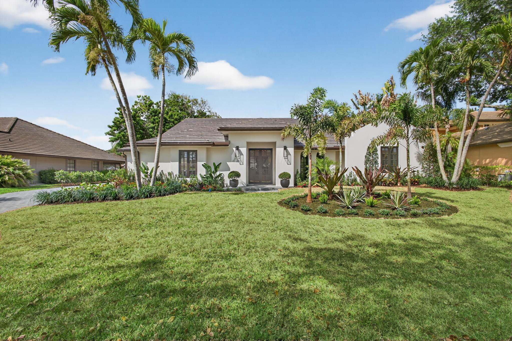 17 Carrick Road Palm Beach Gardens, FL 33418 - Photo 47 of 54 a front view of a house with garden