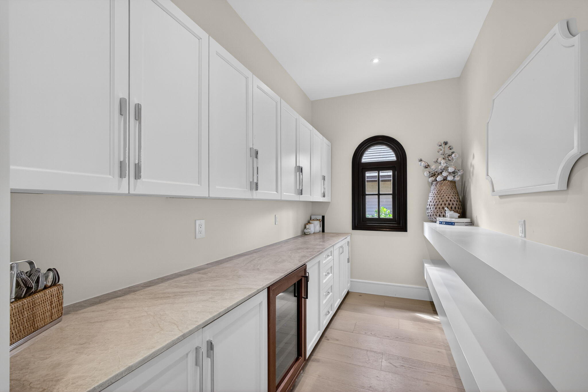 17 Carrick Road Palm Beach Gardens, FL 33418 - Photo 9 of 53 a view of living room with granite countertop furniture