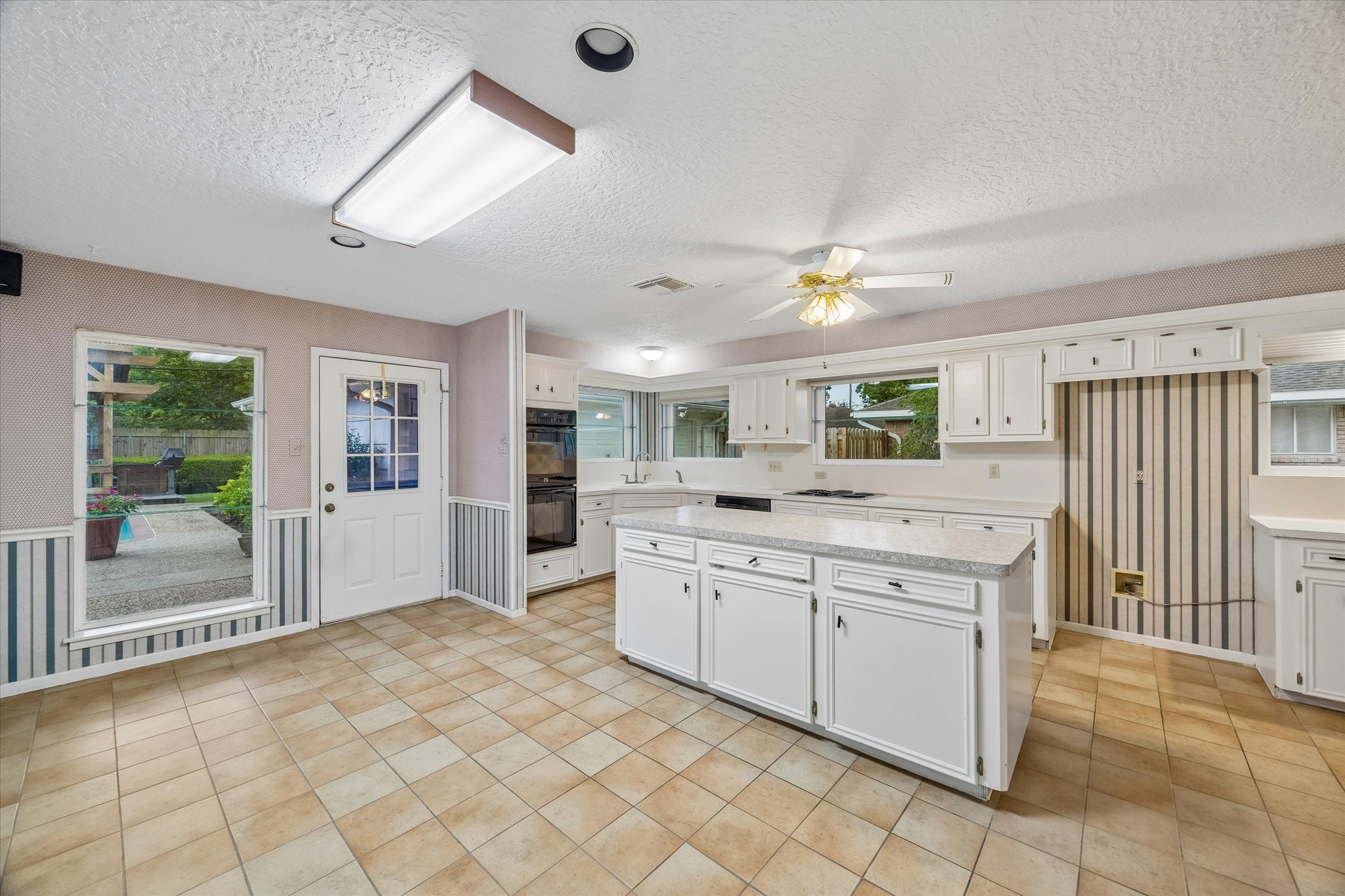 5515 Sylmar Road Houston, TX 77081 - Photo 9 of 28