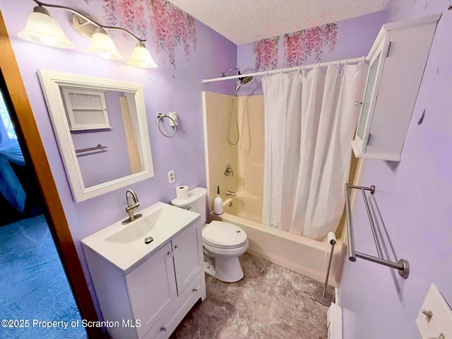 $319,000 | 5 Leah Lane, Gouldsboro, PA 18424