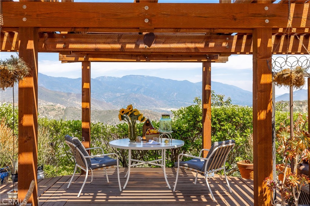 335 Rainbow Crest Road Fallbrook, CA 92028 - Photo 20 of 24 a view of an outdoor seating area
