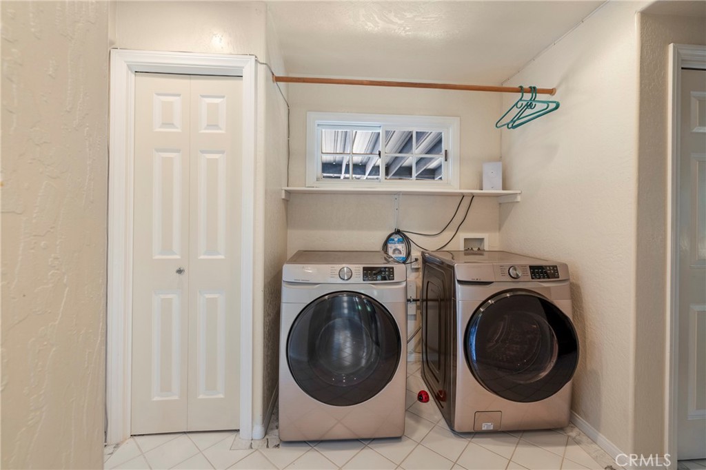 335 Rainbow Crest Road Fallbrook, CA 92028 - Photo 7 of 24 a utility room with dryer and washer