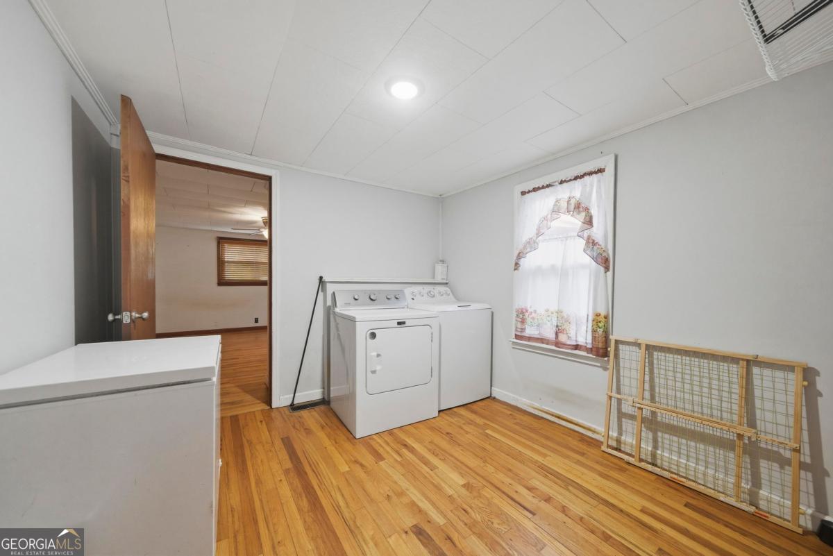 296 Kings Road Milledgeville, GA 31061 - Photo 21 of 36 a room with a washer and dryer with wooden floor