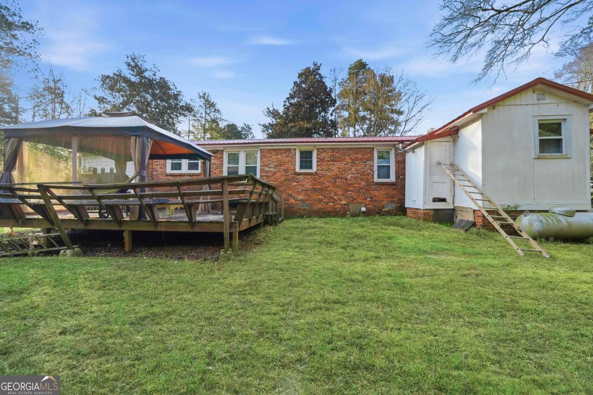 296 Kings Road Milledgeville, GA 31061 - Photo 34 of 36 a front view of a house with garden