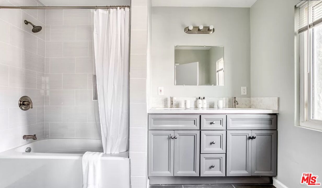 8100 West 83rd Street Playa del Rey, CA 90293 - Photo 11 of 25