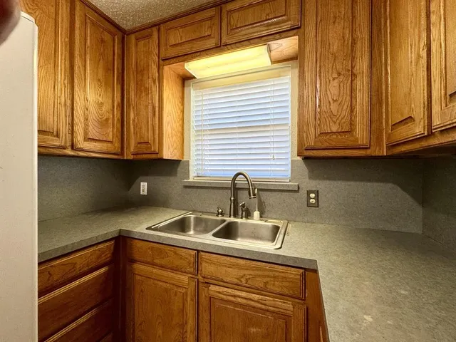 $222,900 | 408 Northwest Douglas Street, Burleson, TX 76028