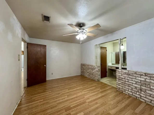 $222,900 | 408 Northwest Douglas Street, Burleson, TX 76028
