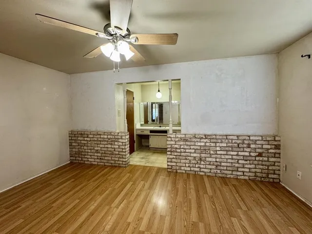 $222,900 | 408 Northwest Douglas Street, Burleson, TX 76028