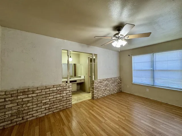 $222,900 | 408 Northwest Douglas Street, Burleson, TX 76028