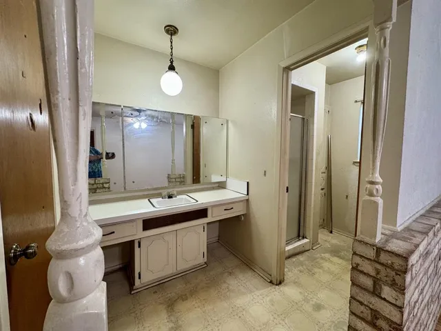 $222,900 | 408 Northwest Douglas Street, Burleson, TX 76028