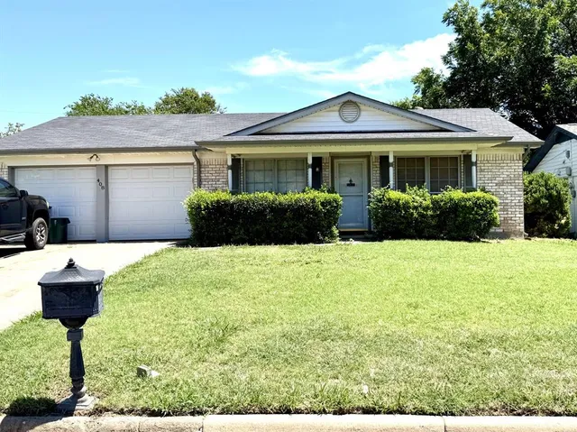 $222,900 | 408 Northwest Douglas Street, Burleson, TX 76028