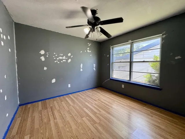 $222,900 | 408 Northwest Douglas Street, Burleson, TX 76028