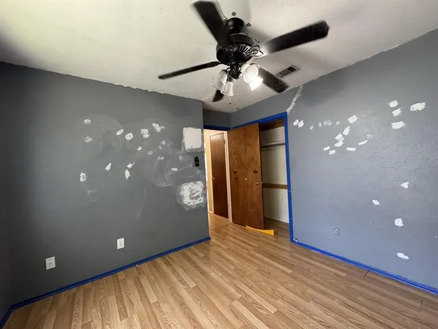 $222,900 | 408 Northwest Douglas Street, Burleson, TX 76028