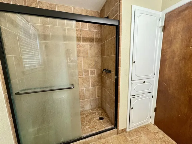 $222,900 | 408 Northwest Douglas Street, Burleson, TX 76028