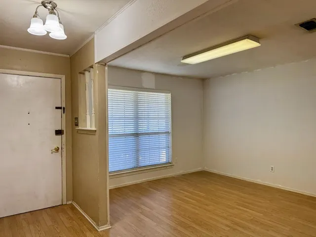 $222,900 | 408 Northwest Douglas Street, Burleson, TX 76028