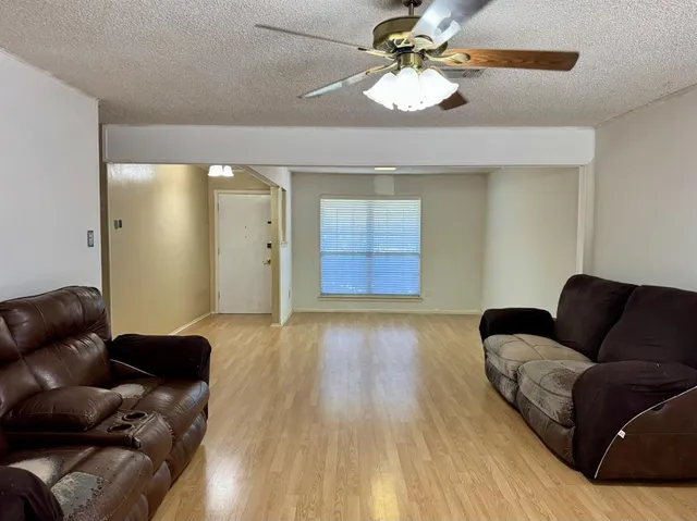 $222,900 | 408 Northwest Douglas Street, Burleson, TX 76028