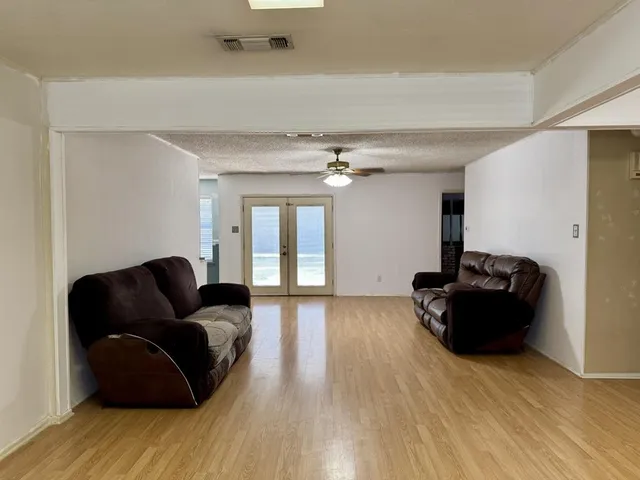 $222,900 | 408 Northwest Douglas Street, Burleson, TX 76028