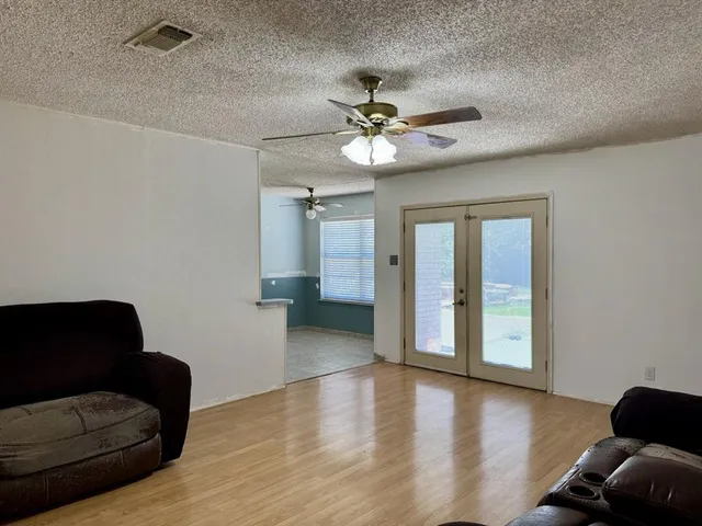 $222,900 | 408 Northwest Douglas Street, Burleson, TX 76028