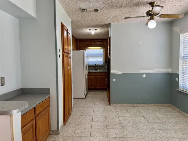 $222,900 | 408 Northwest Douglas Street, Burleson, TX 76028