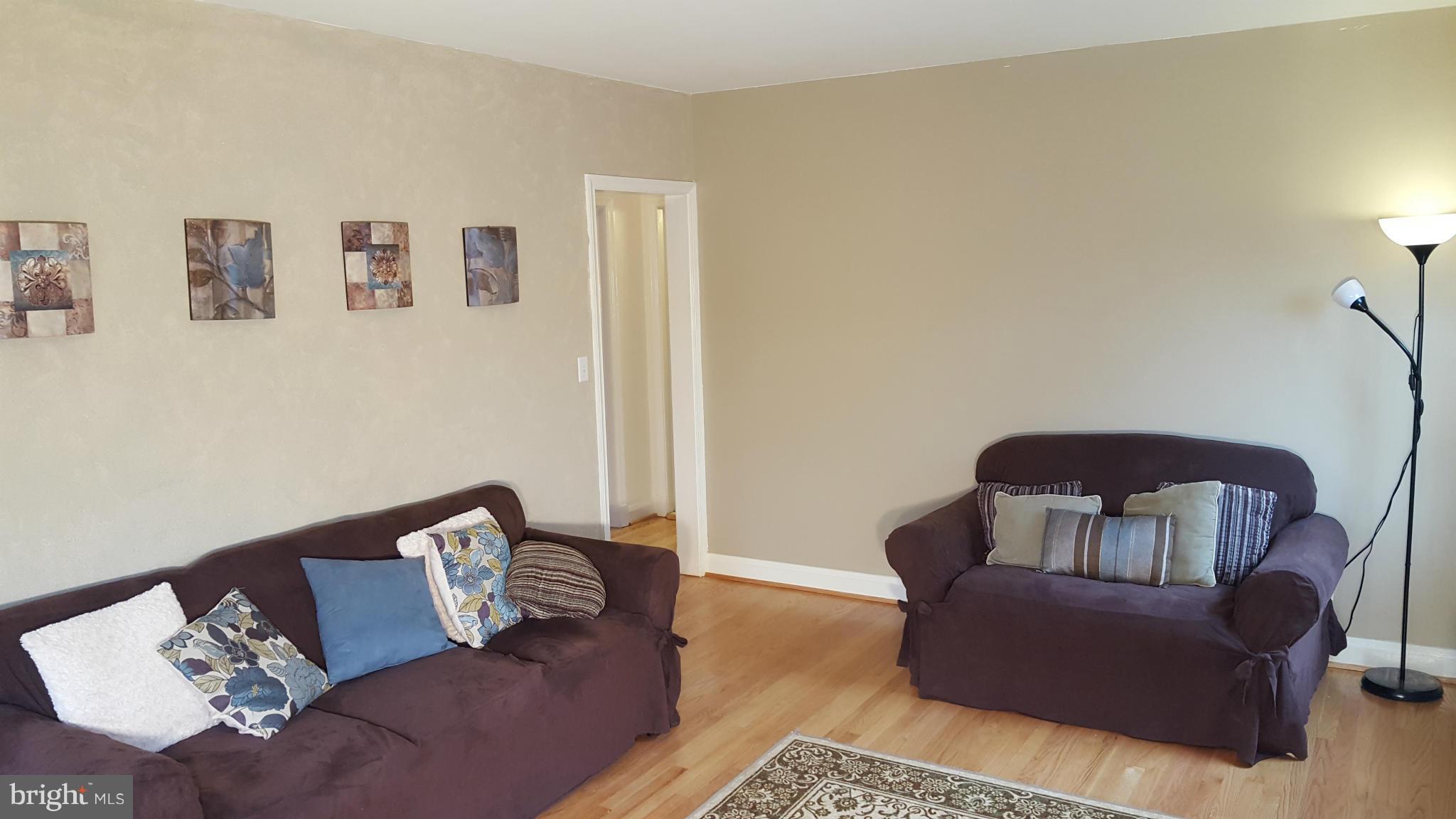 503 Hillen Road Towson, MD 21286 - Photo 7 of 30 Living Room
