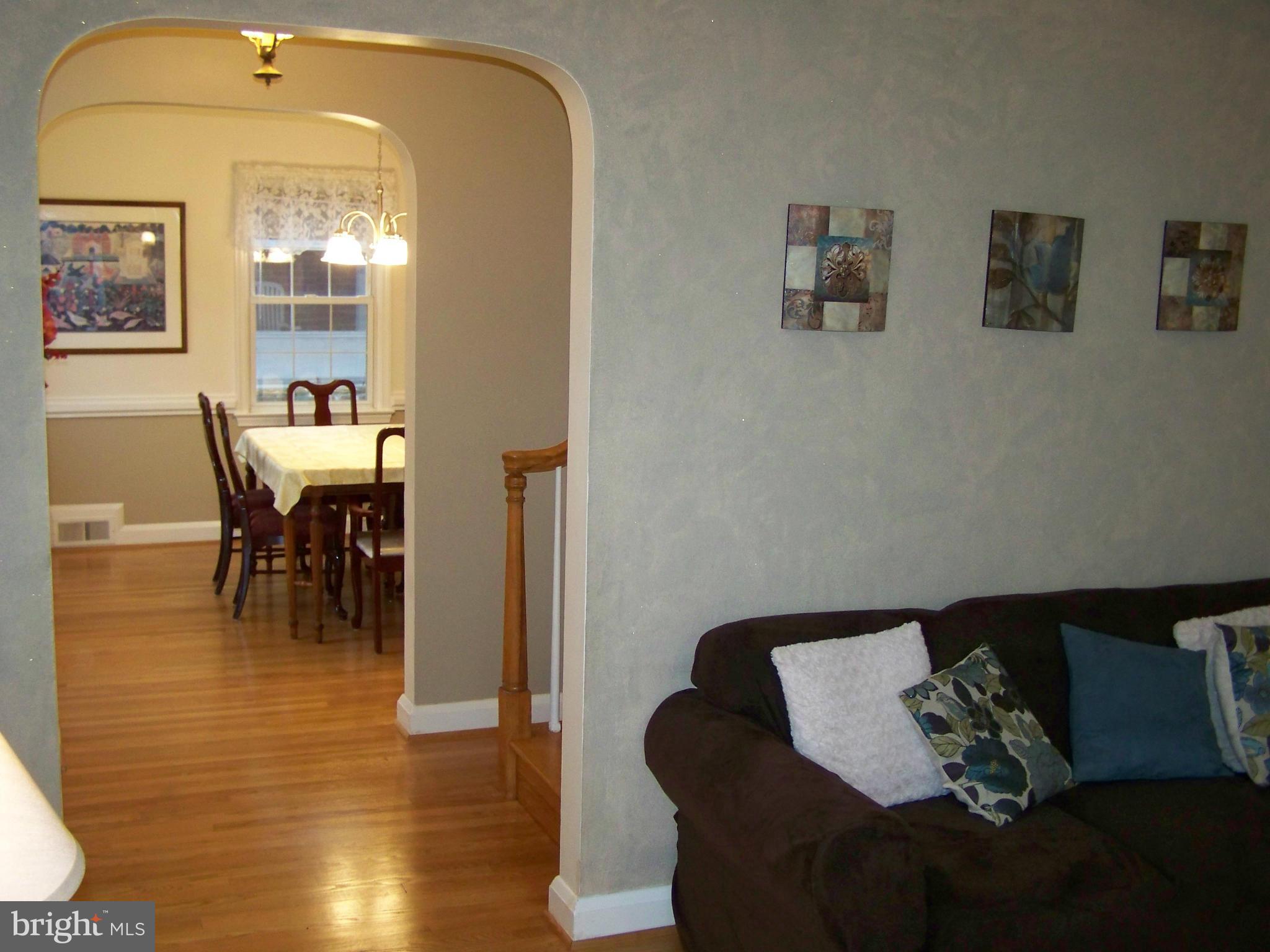 503 Hillen Road Towson, MD 21286 - Photo 8 of 30 Living Room