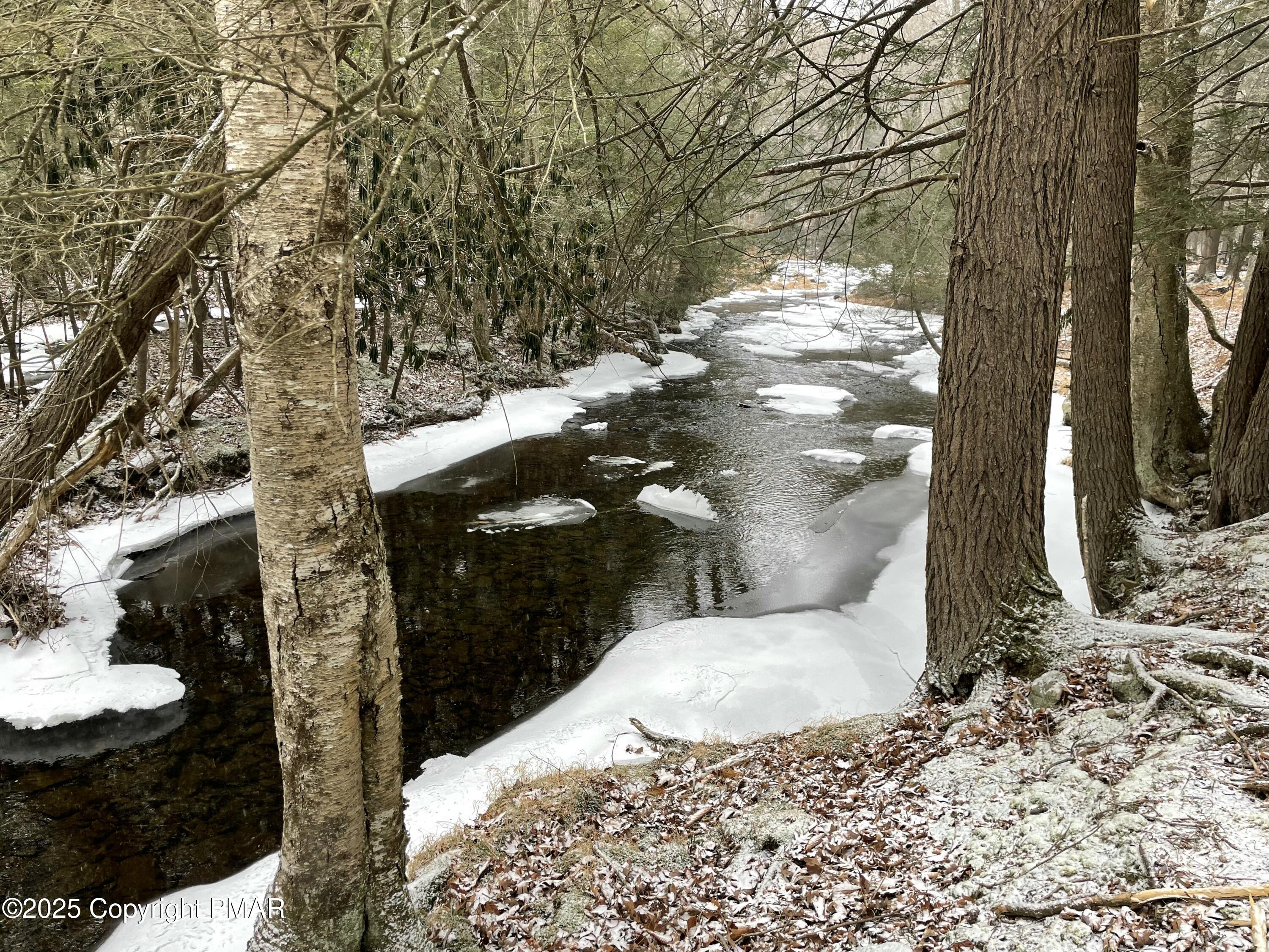 43 Spring Run Cresco, PA 18326 - Photo 1 of 2 Creek
