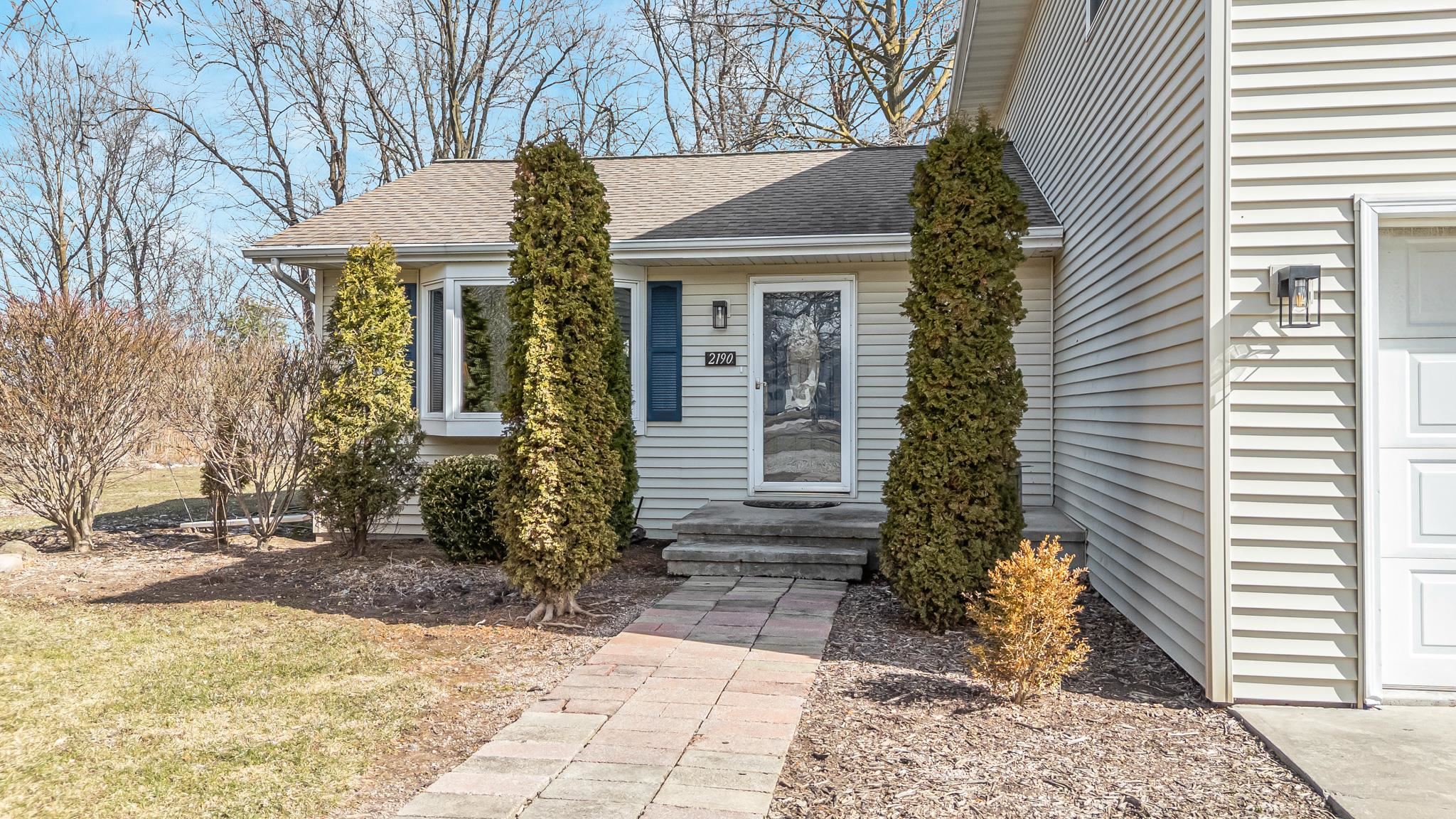 2190 Carleton Avenue Appleton, WI 54915 - Photo 2 of 69