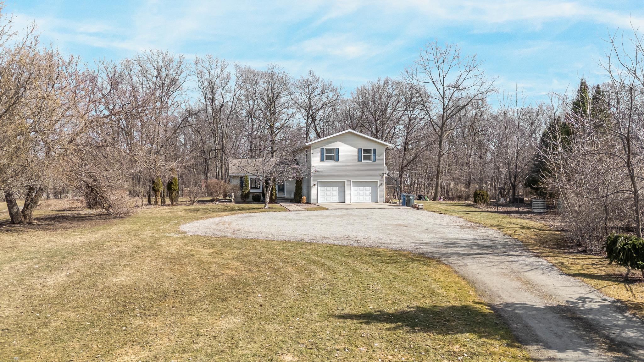 2190 Carleton Avenue Appleton, WI 54915 - Photo 4 of 69