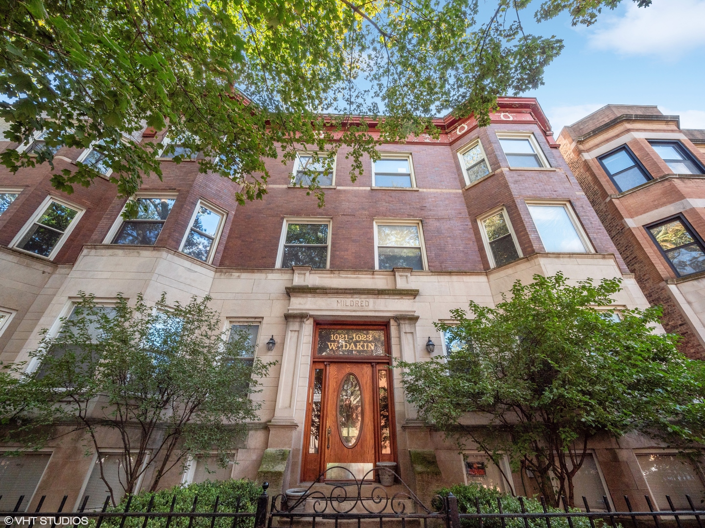1023 West Dakin Street, Unit 2W Chicago, IL 60613 - Photo 1 of 10 front view of a building