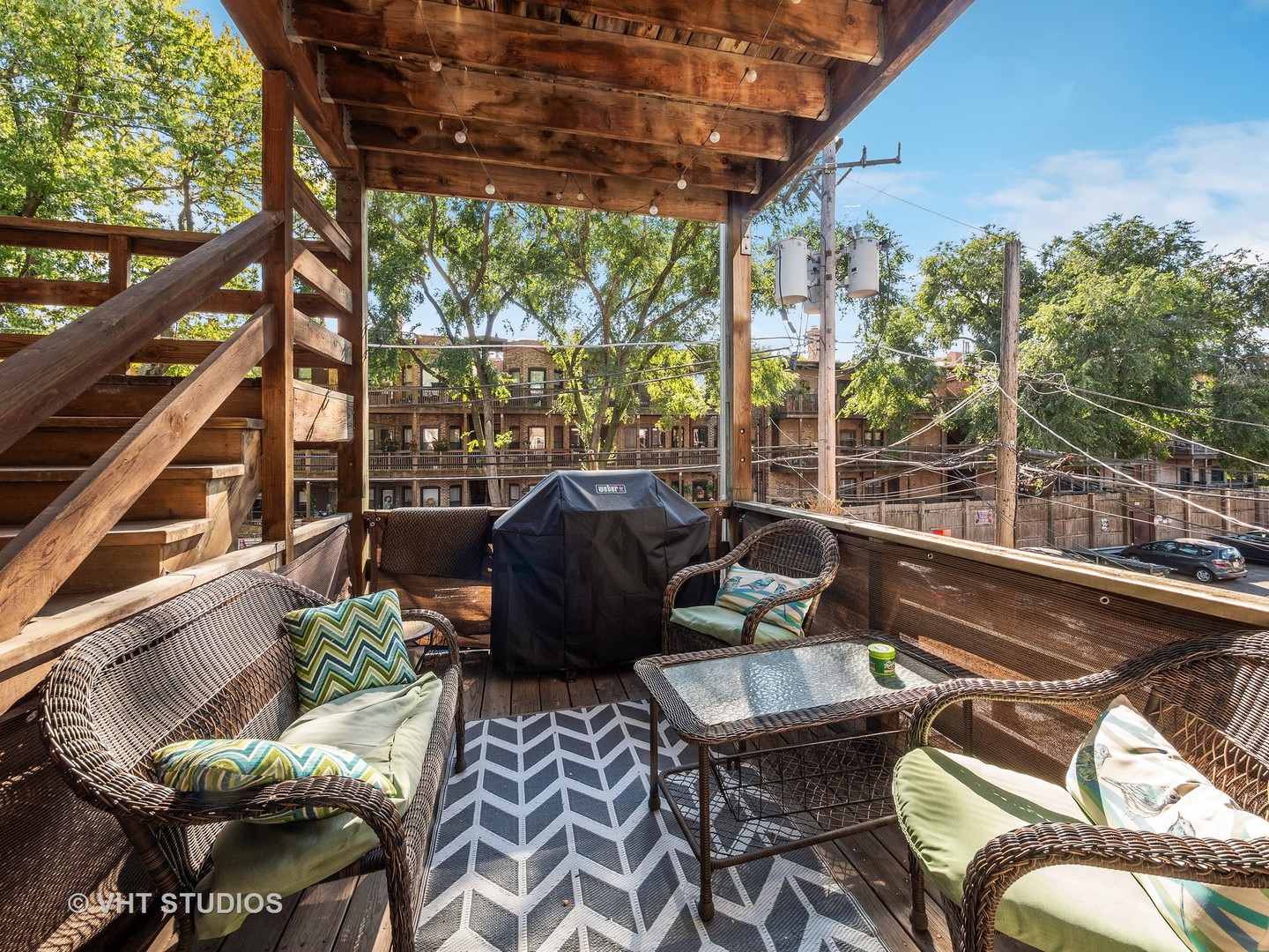 1023 West Dakin Street, Unit 2W Chicago, IL 60613 - Photo 9 of 10 a view of a chairs and table in the patio