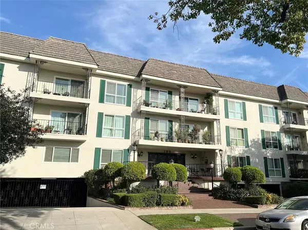 $3,200 | 380 South Euclid Avenue, Unit 108, Pasadena, CA 91101