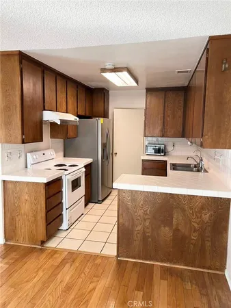 $3,200 | 380 South Euclid Avenue, Unit 108, Pasadena, CA 91101