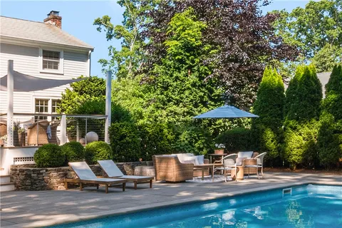 $1,195,000 | 3 Oak Manor Drive, Barrington, RI 02806