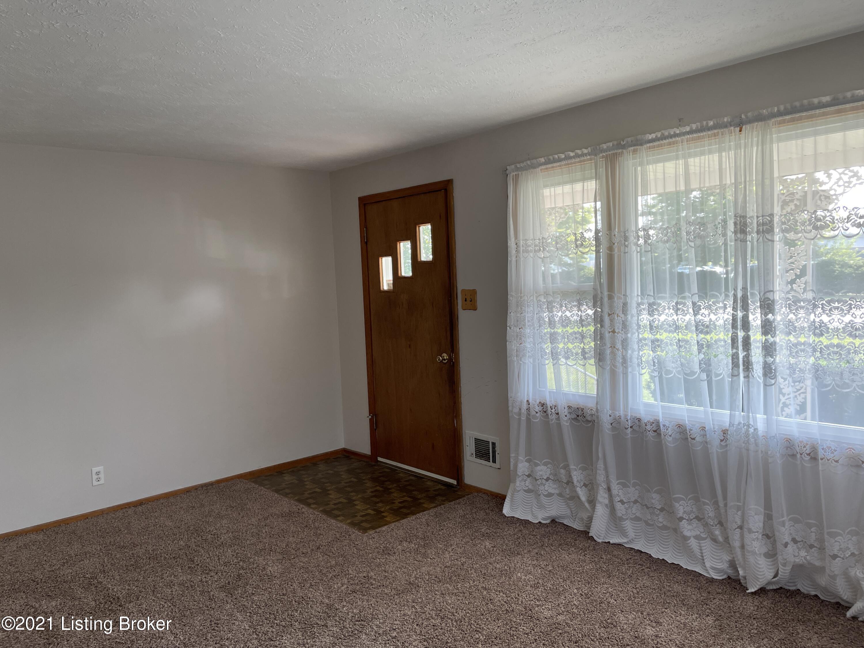 7604 Terry Road Louisville, KY 40258 - Photo 6 of 21 living room