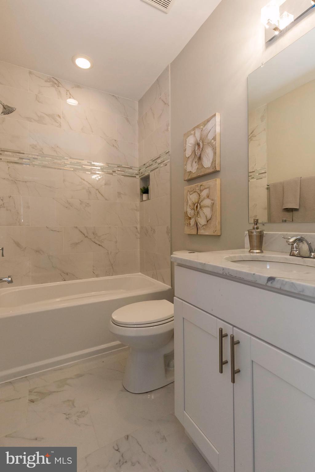 811 Decatur Street Northwest Washington, DC 20011 - Photo 13 of 29 Bath