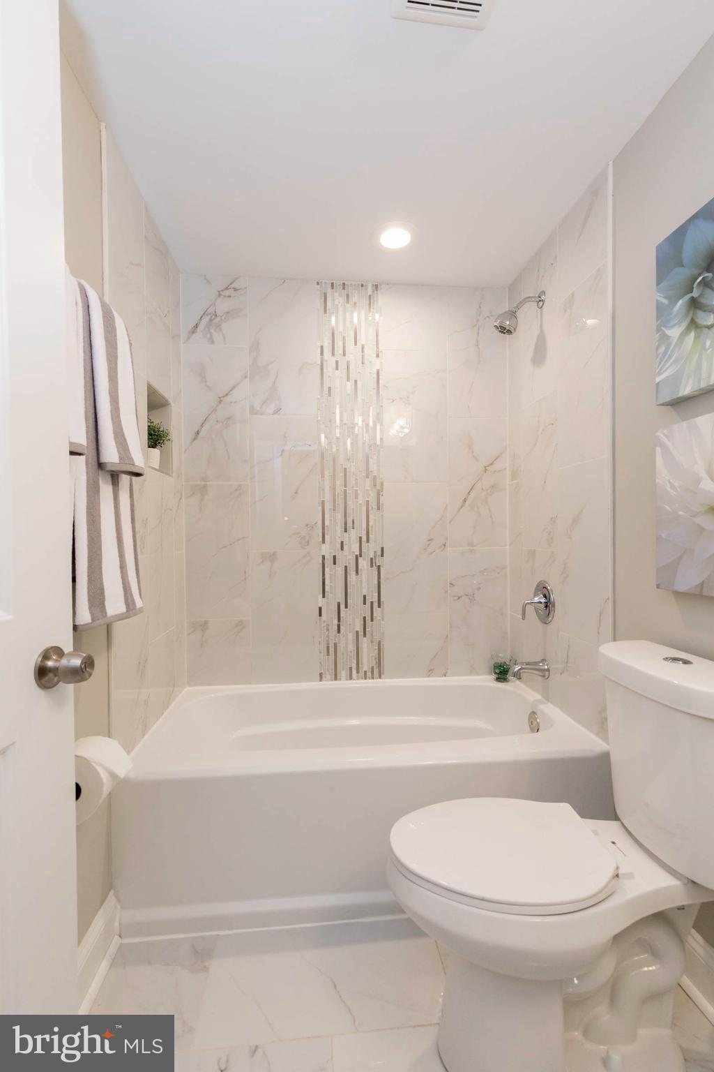 811 Decatur Street Northwest Washington, DC 20011 - Photo 23 of 29 Bath
