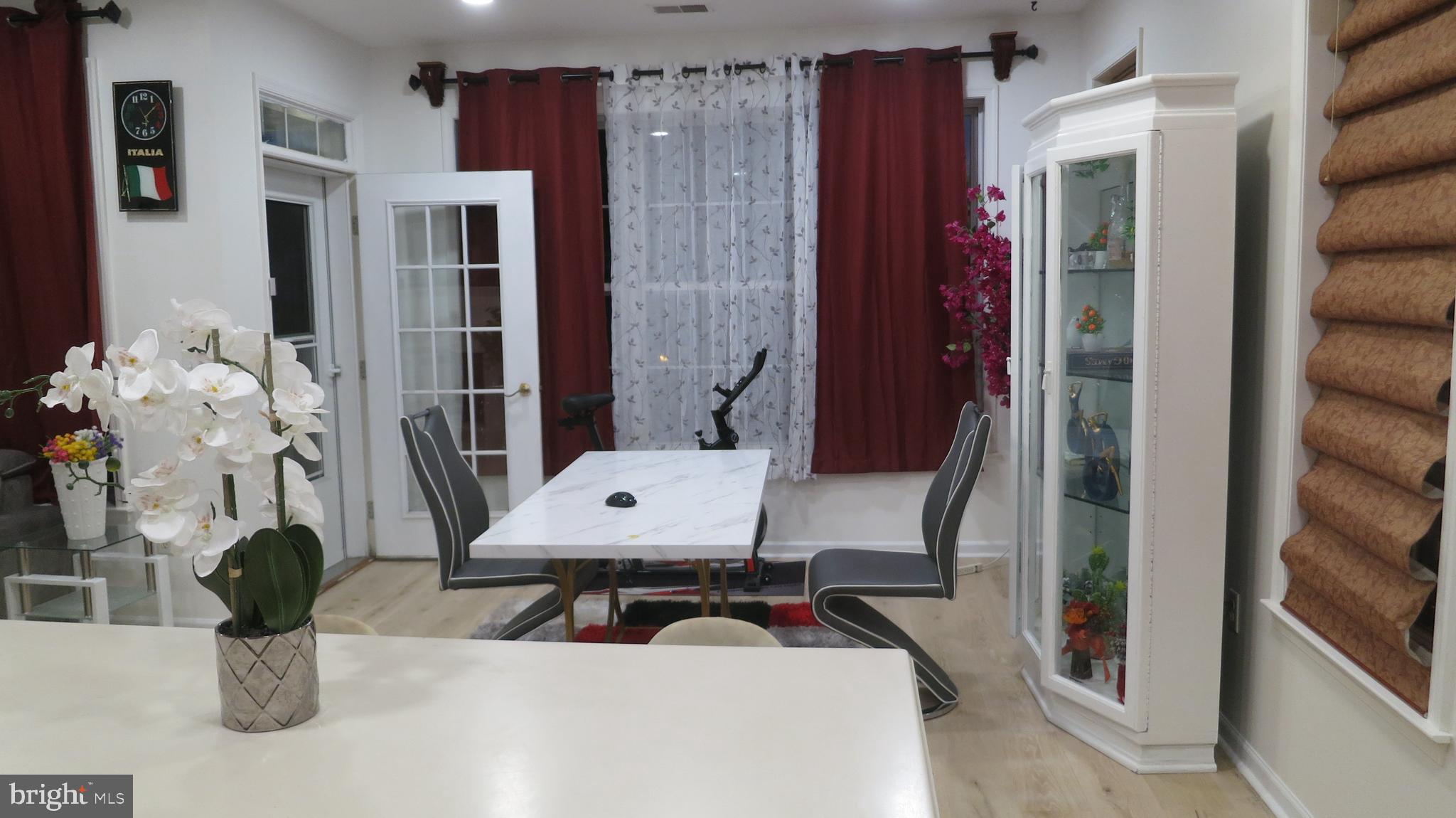 121 Kyle Way Ewing, NJ 08628 - Photo 10 of 25 a room with furniture and window