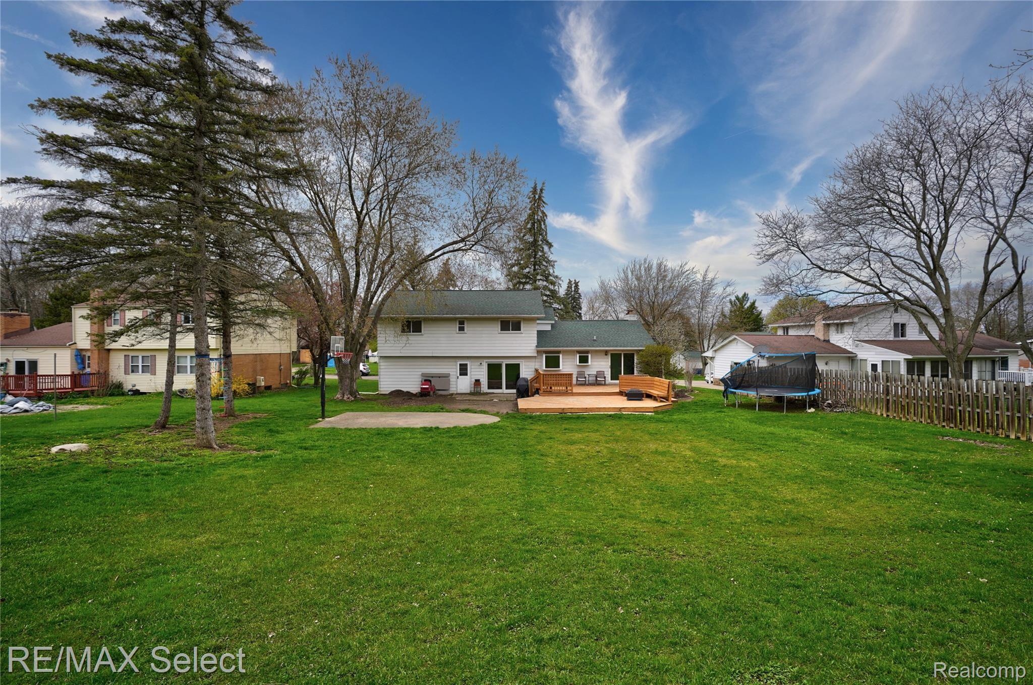 757 Huntington Road Grand Blanc, MI 48439 - Photo 3 of 37 757 Huntington Road 06.jpg