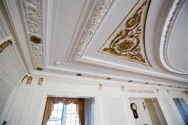 99 Westcliff Road Weston, MA 02493 - Photo 16 of 29 a front view of a house