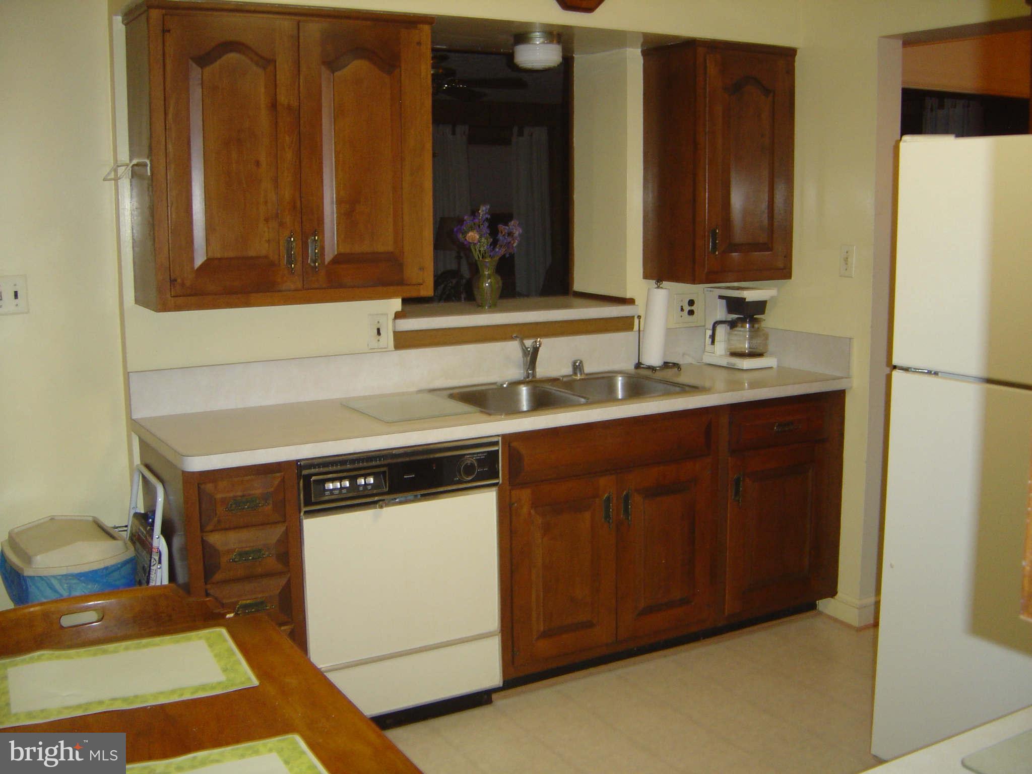 6014 Brunswick Street Springfield, VA 22150 - Photo 13 of 22 KITCHEN OVERLOOKS FAMILY RM