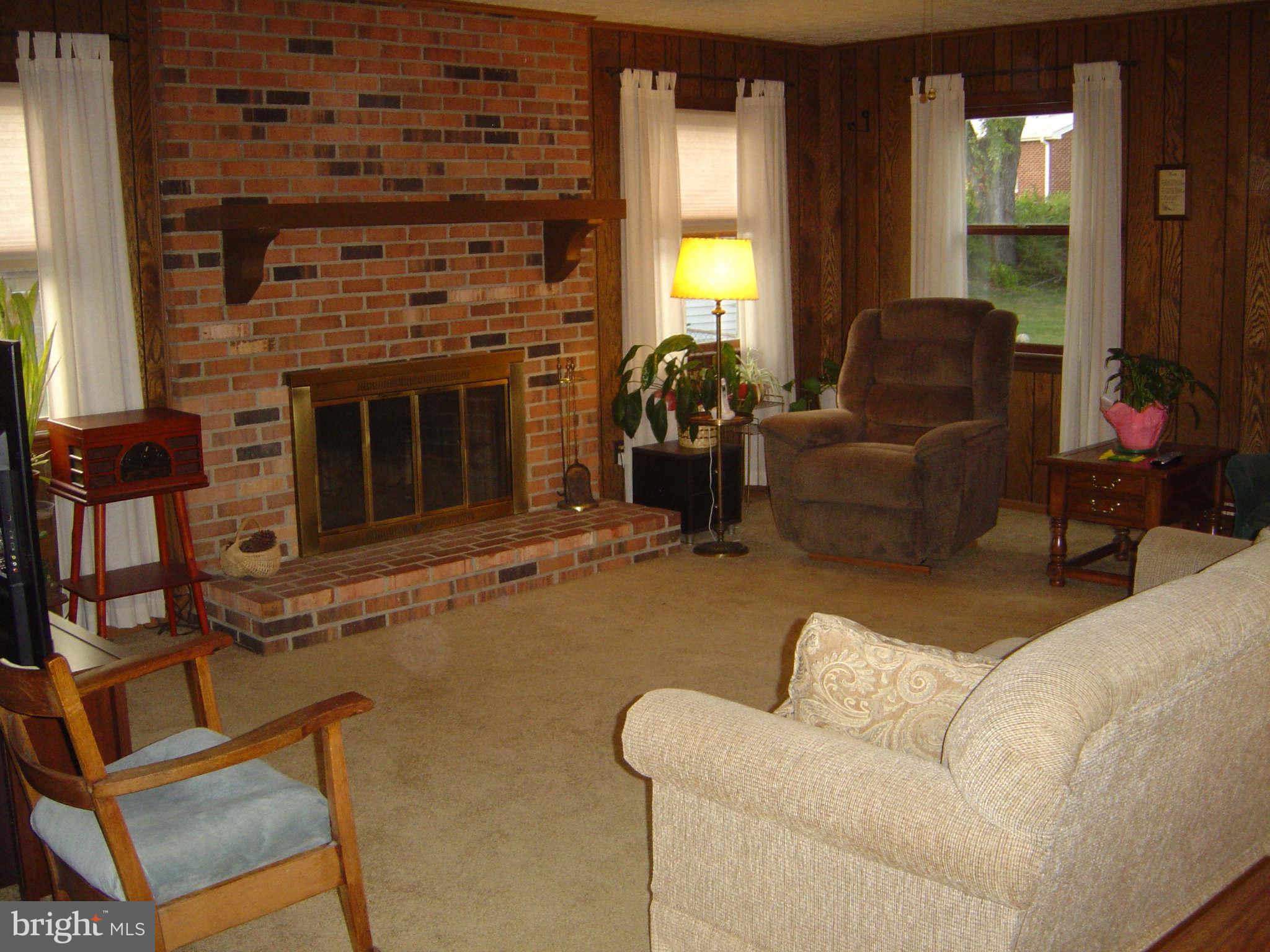 6014 Brunswick Street Springfield, VA 22150 - Photo 5 of 22 FAMILY RM GREAT FOR ENTERTAINING FAMILY & FRIENDS