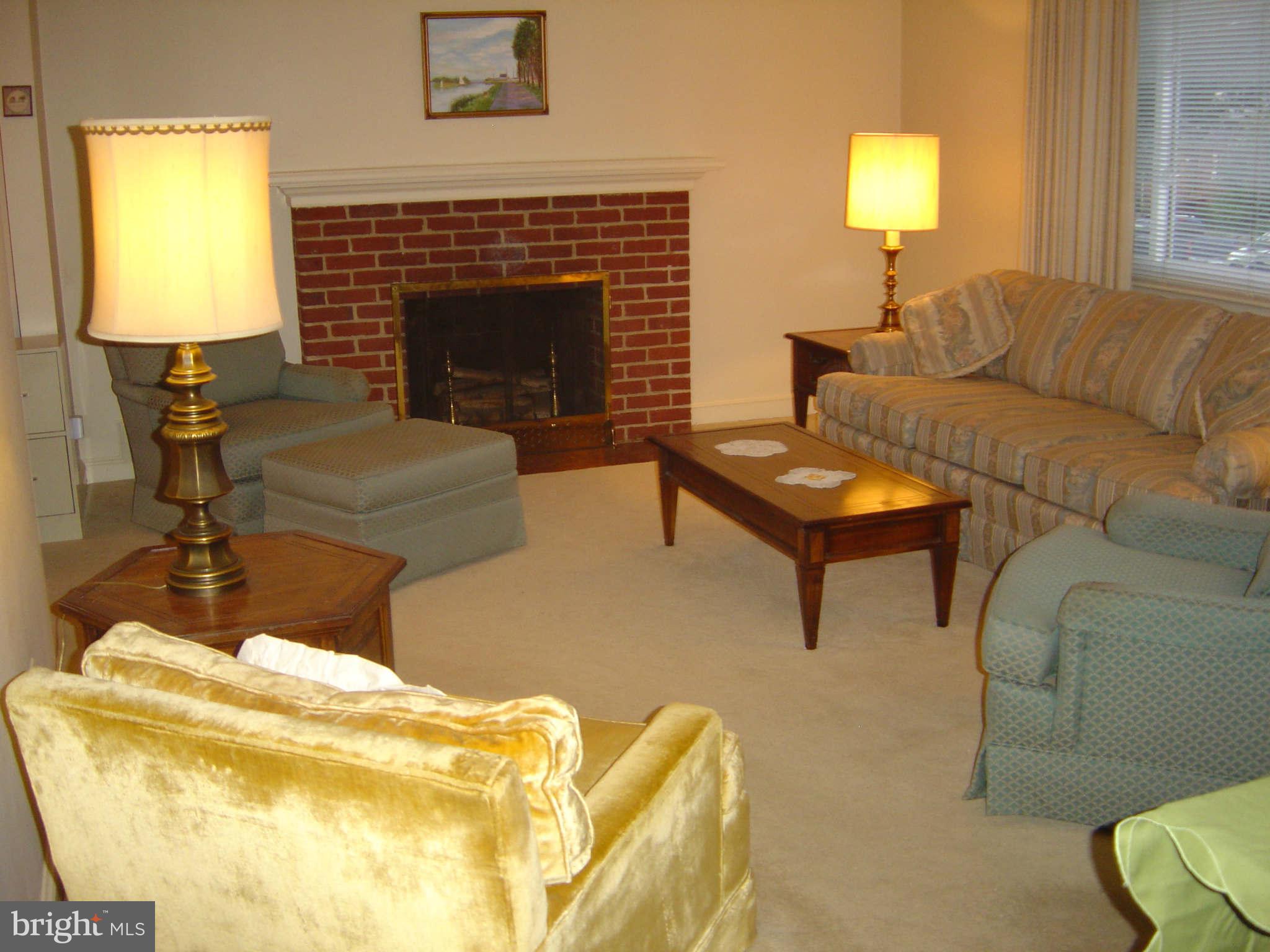 6014 Brunswick Street Springfield, VA 22150 - Photo 8 of 22 Living Room