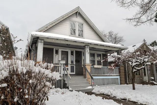 $1,995 | 168 East Rosedale Avenue, Milwaukee, WI 53207