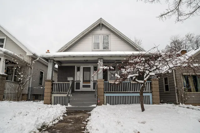 $1,995 | 168 East Rosedale Avenue, Milwaukee, WI 53207