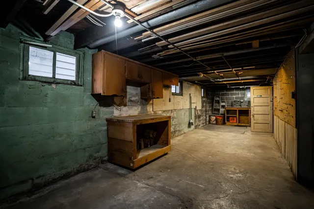 $1,995 | 168 East Rosedale Avenue, Milwaukee, WI 53207