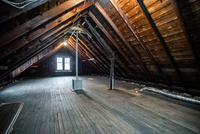 $1,995 | 168 East Rosedale Avenue, Milwaukee, WI 53207