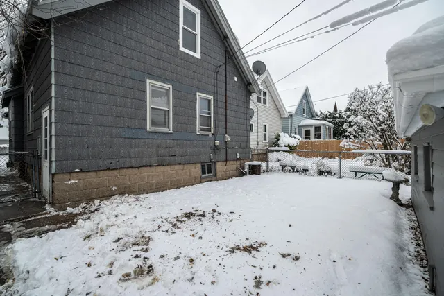 $1,995 | 168 East Rosedale Avenue, Milwaukee, WI 53207